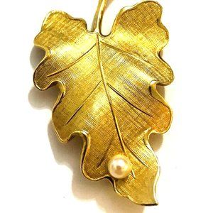 1940s 12K GF Gold Filled Pearl Leaf Brooch Signed Winard Vintage Pin Textured